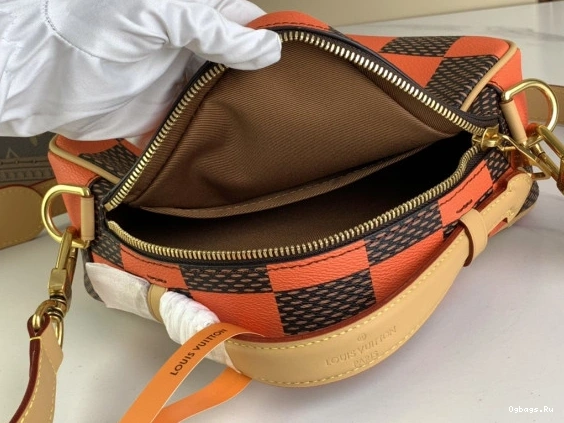 Chess VUITTON Messenger-24*24*8CM LOUIS 0418